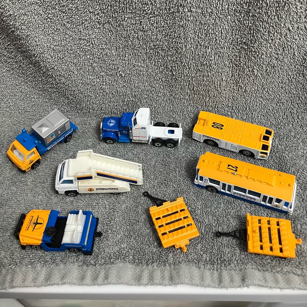 Vintage Welly die cast lot International Airport collectible toys